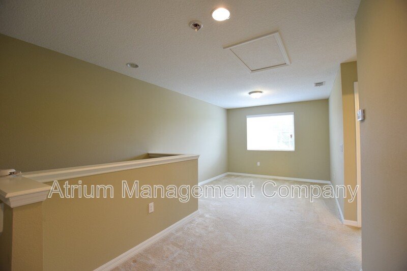 Beautiful 2 Bed 2.5 Bath with Loft Gated Town Home for Rent in Sanford, FL! property image