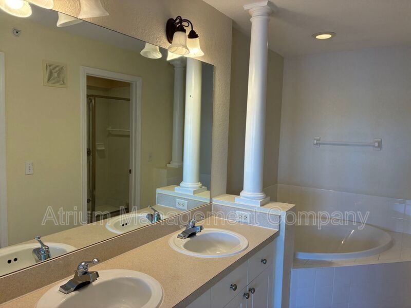 Gated Community Gem: Turnkey 2/2 in Emerald Lake property image