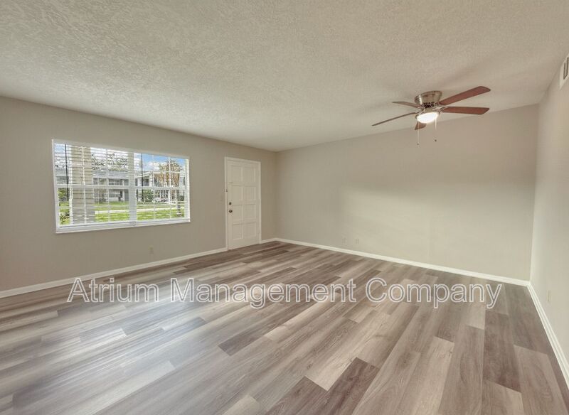 Modern Living in Historic Downtown DeLand: Renovated 1-Bedroom at Carriage House property image