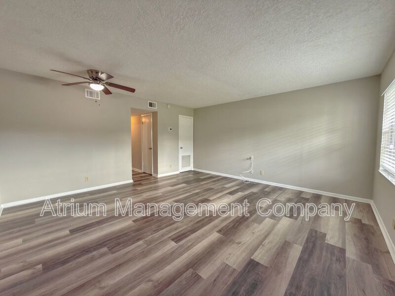 Modern Living in Historic Downtown DeLand: Renovated 1-Bedroom at Carriage House property image