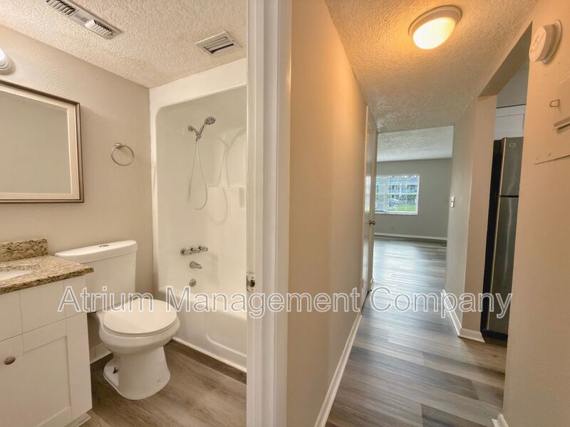Modern Living in Historic Downtown DeLand: Renovated 1-Bedroom at Carriage House property image
