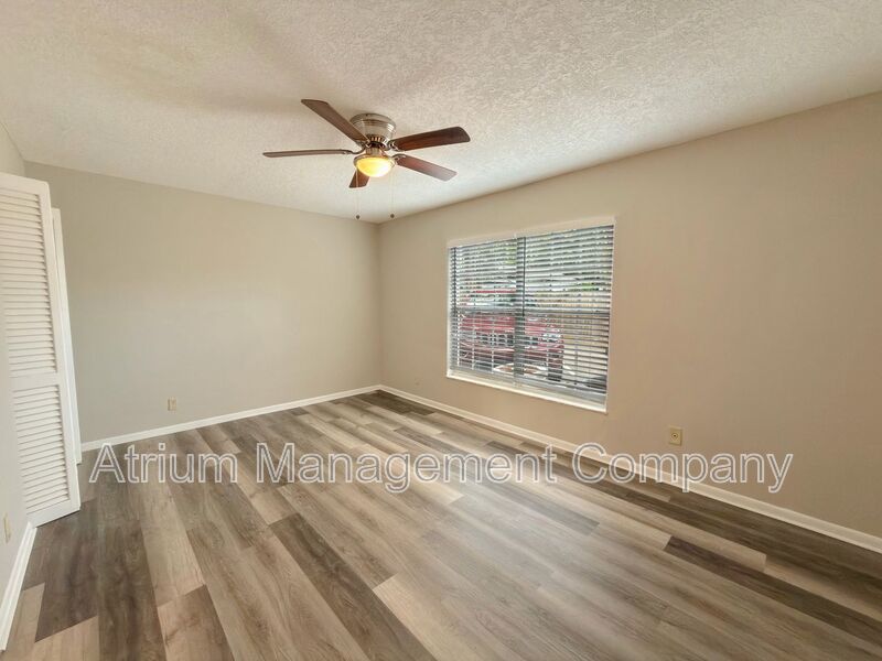 Modern Living in Historic Downtown DeLand: Renovated 1-Bedroom at Carriage House property image