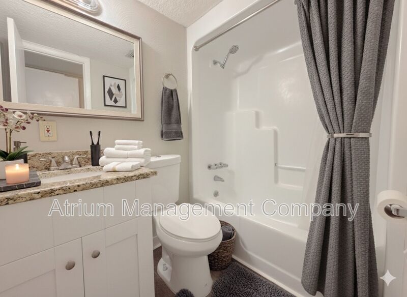 Modern Living in Historic Downtown DeLand: Renovated 1-Bedroom at Carriage House property image