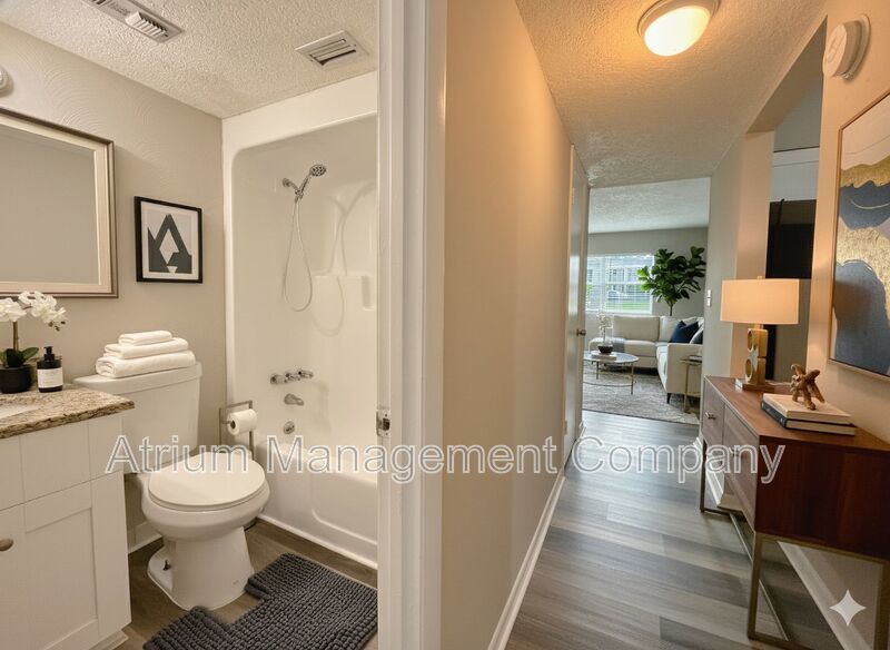 Modern Living in Historic Downtown DeLand: Renovated 1-Bedroom at Carriage House property image