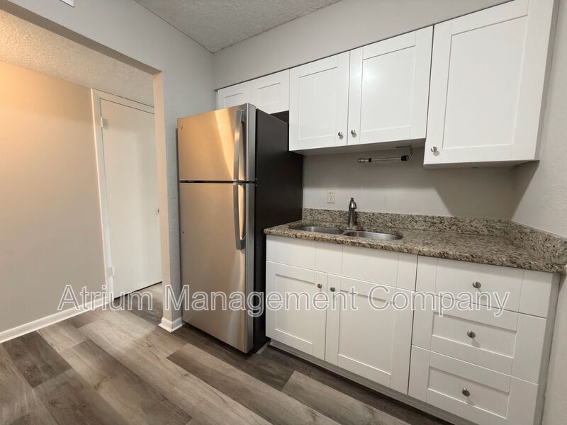 Modern Living in Historic Downtown DeLand: Renovated 1-Bedroom at Carriage House property image