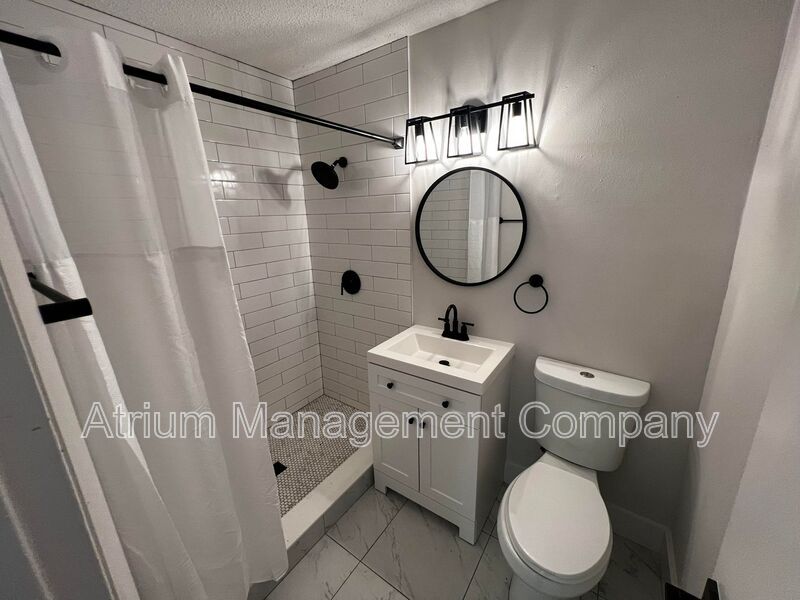 Gorgeous Fully Renovated 1 Bedroom 1 Bath 1 Month Free Rent!! property image