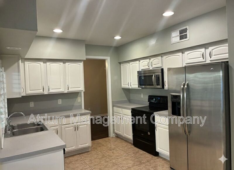 Stunning 4 Bed, 2.5 Bath Home for Rent in Prime Lake Mary Location! property image