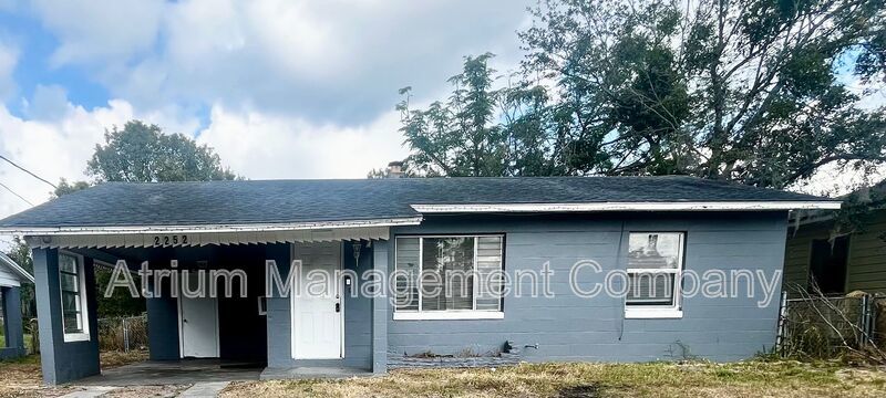 Charming 2 Bedroom Home in Lakeland – Spacious Yard & Great Location! property image