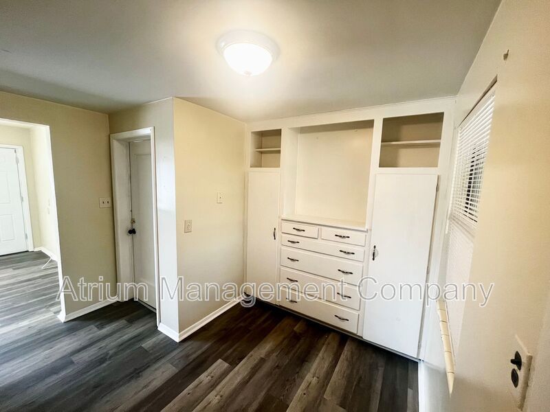 Charming 2 Bedroom Home in Lakeland – Spacious Yard & Great Location! property image