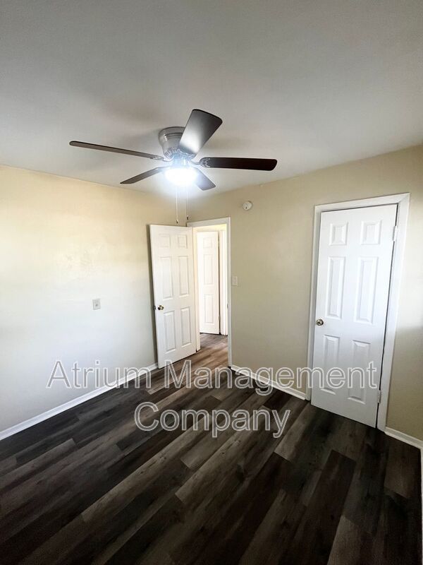 Charming 2 Bedroom Home in Lakeland – Spacious Yard & Great Location! property image