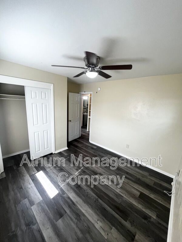 Charming 2 Bedroom Home in Lakeland – Spacious Yard & Great Location! property image