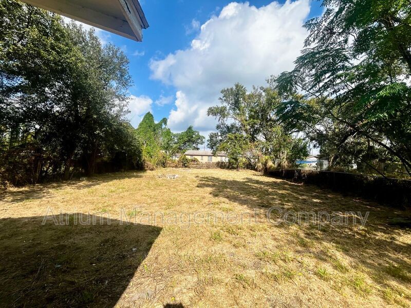 Charming 2 Bedroom Home in Lakeland – Spacious Yard & Great Location! property image