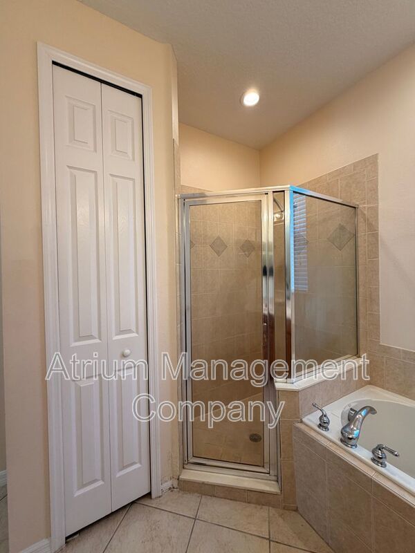 Bright & Spacious 3BR End-Unit Townhome in Serene Cranes Creek | Goldenrod – East Orlando property image