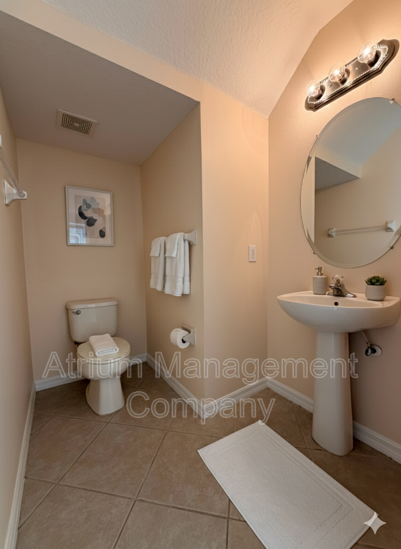 Bright & Spacious 3BR End-Unit Townhome in Serene Cranes Creek | Goldenrod – East Orlando property image