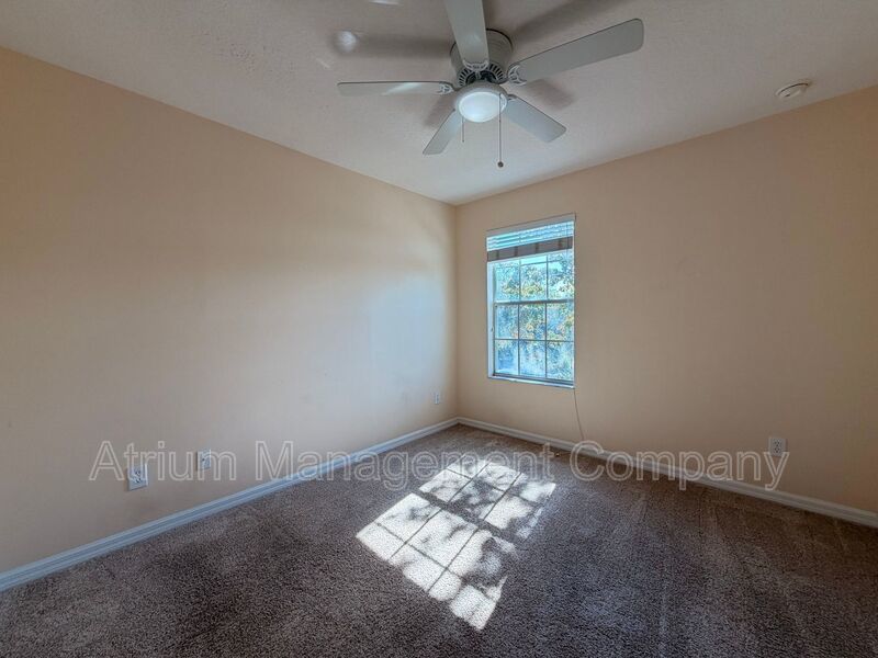 Bright & Spacious 3BR End-Unit Townhome in Serene Cranes Creek | Goldenrod – East Orlando property image