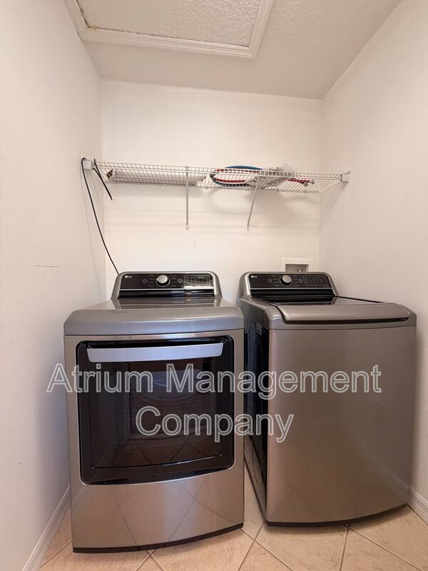 Bright & Spacious 3BR End-Unit Townhome in Serene Cranes Creek | Goldenrod – East Orlando property image