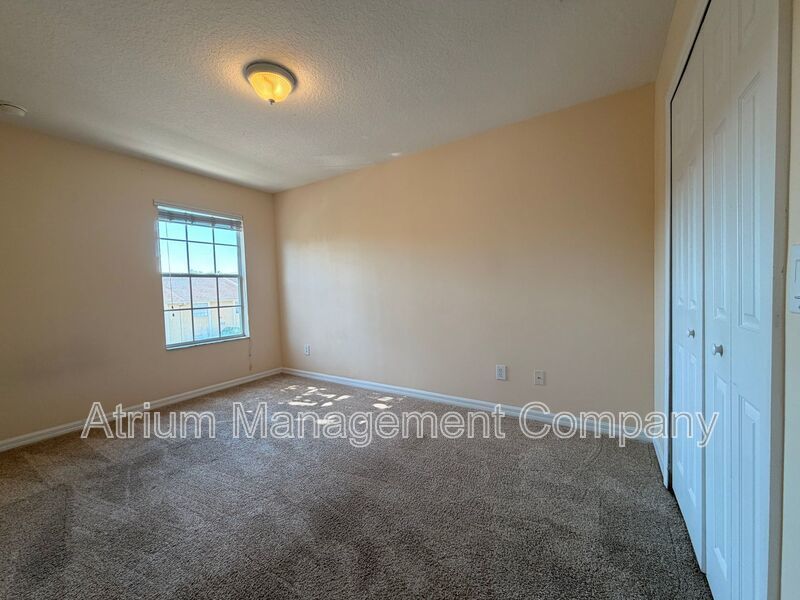 Bright & Spacious 3BR End-Unit Townhome in Serene Cranes Creek | Goldenrod – East Orlando property image