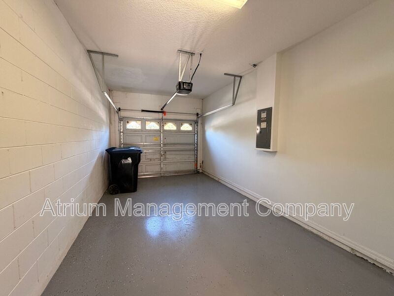 Bright & Spacious 3BR End-Unit Townhome in Serene Cranes Creek | Goldenrod – East Orlando property image