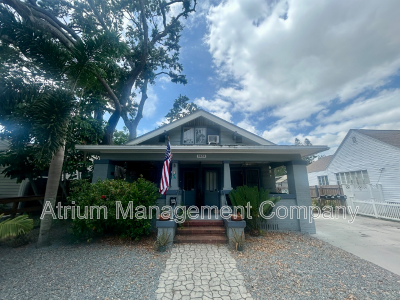 Charming 1 Bedroom Apartment in the Heart of St. Petersburg – Available Feb 2026! property image