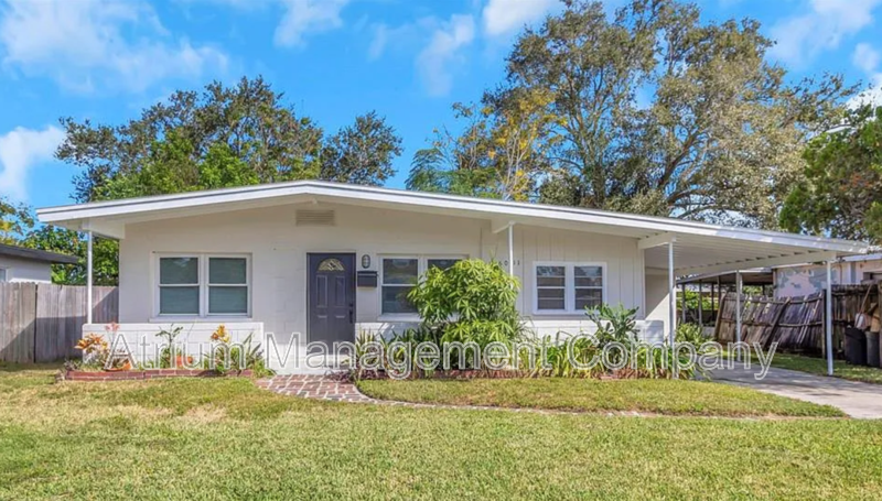 Fully Renovated 2-Bedroom Apartment in St. Petersburg – $1,795/month property image