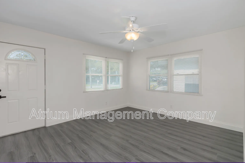 Fully Renovated 2-Bedroom Apartment in St. Petersburg – $1,795/month property image