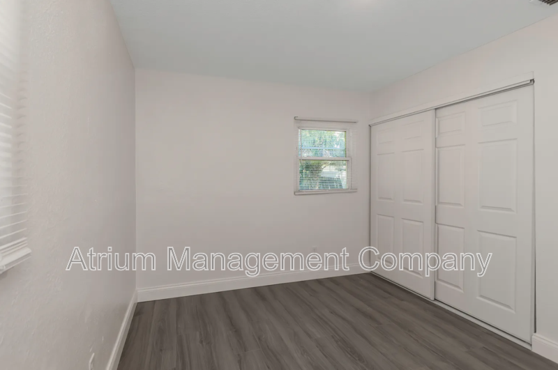 Fully Renovated 2-Bedroom Apartment in St. Petersburg – $1,795/month property image