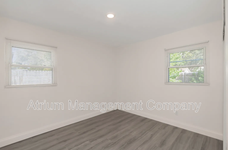 Fully Renovated 2-Bedroom Apartment in St. Petersburg – $1,795/month property image