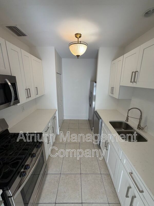 Modern Downtown Living — Steps from Everything St. Pete Has to Offer! Look and Lease Concession: $500.00 off! property image