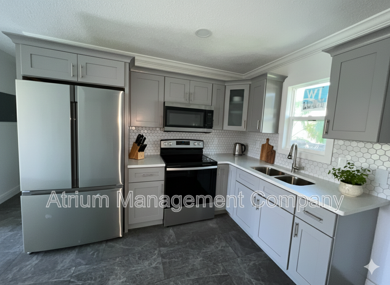 Fully Renovated 2 Bed, 1 Bath Duplex in the Heart of Kissimmee – Modern Upgrades Galore! property image