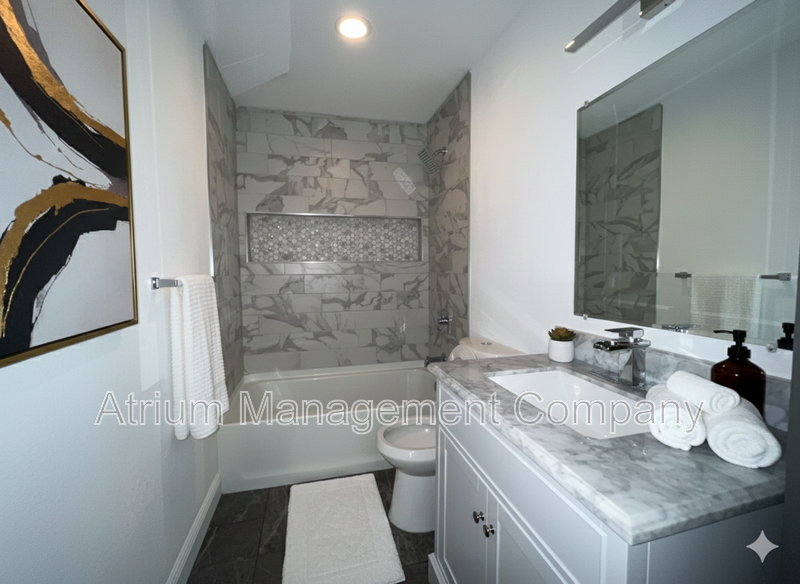 Fully Renovated 2 Bed, 1 Bath Duplex in the Heart of Kissimmee – Modern Upgrades Galore! property image