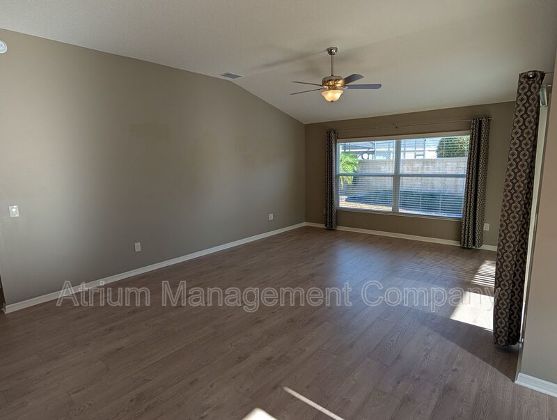 NEW LVP FLOORS! Fairmont Villa Minutes to Brownwood Paddock Square property image