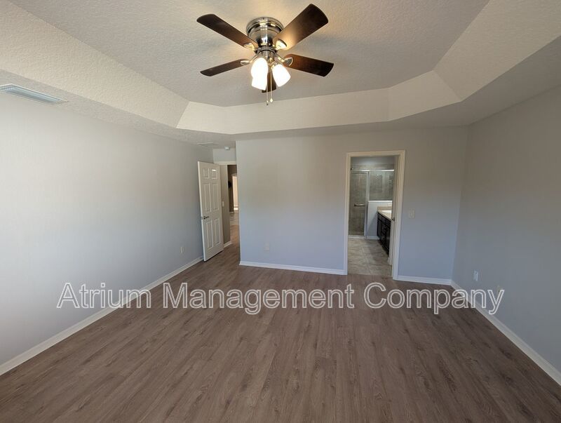 NEW LVP FLOORS! Fairmont Villa Minutes to Brownwood Paddock Square property image