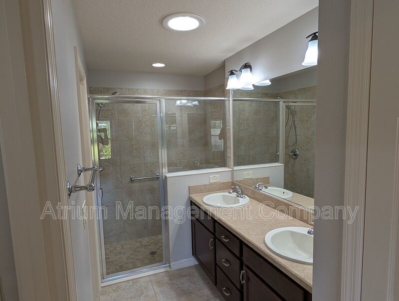 NEW LVP FLOORS! Fairmont Villa Minutes to Brownwood Paddock Square property image