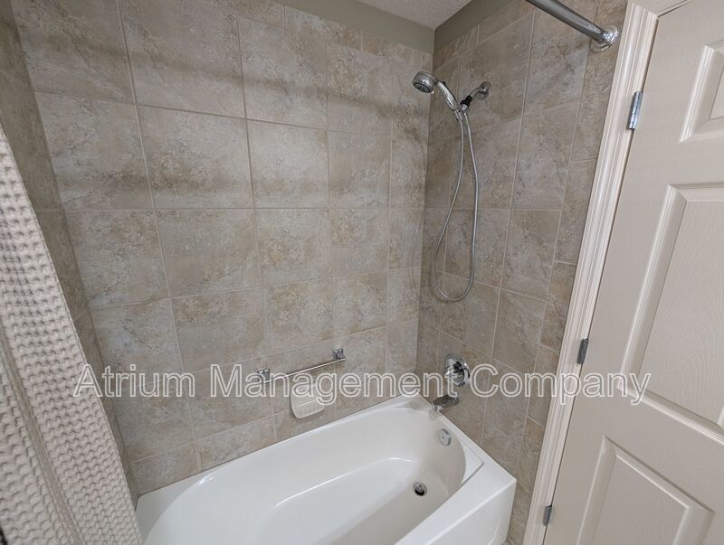 NEW LVP FLOORS! Fairmont Villa Minutes to Brownwood Paddock Square property image