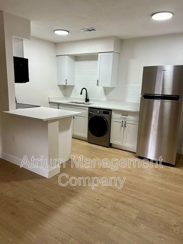 NEWLY RENOVATED!!  1 MONTH FREE RENT w\IMMEDIATE MOVE-IN property image