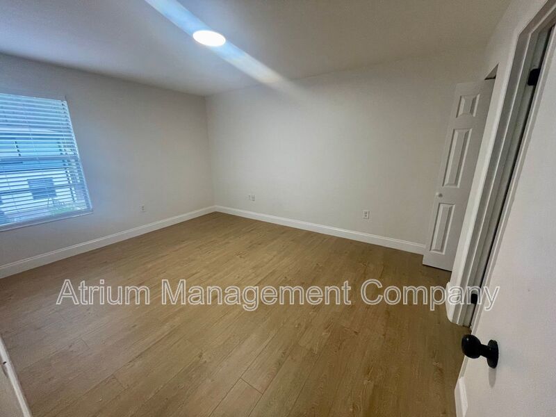 NEWLY RENOVATED!!  1 MONTH FREE RENT w\IMMEDIATE MOVE-IN property image