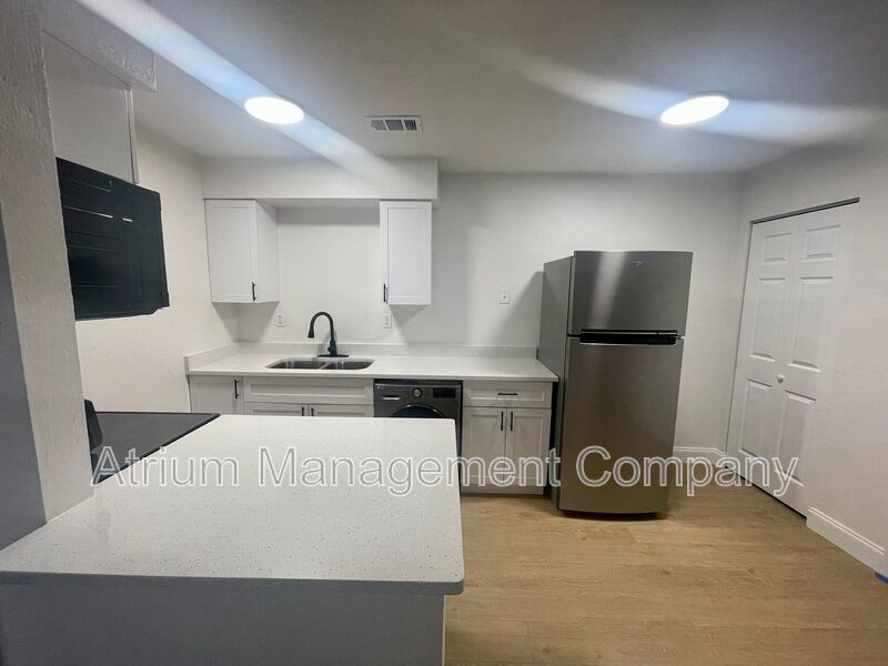 NEWLY RENOVATED!!  1 MONTH FREE RENT w\IMMEDIATE MOVE-IN property image