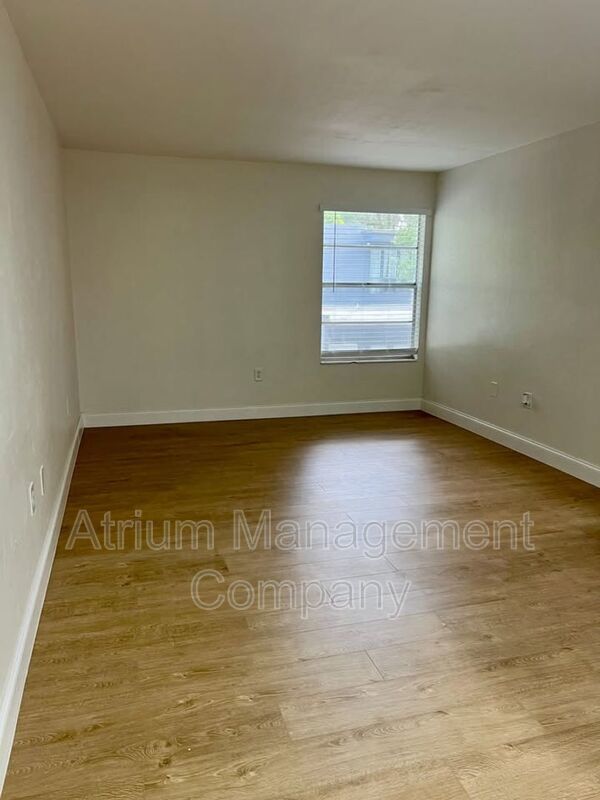 NEWLY RENOVATED!!  1 MONTH FREE RENT w\IMMEDIATE MOVE-IN property image