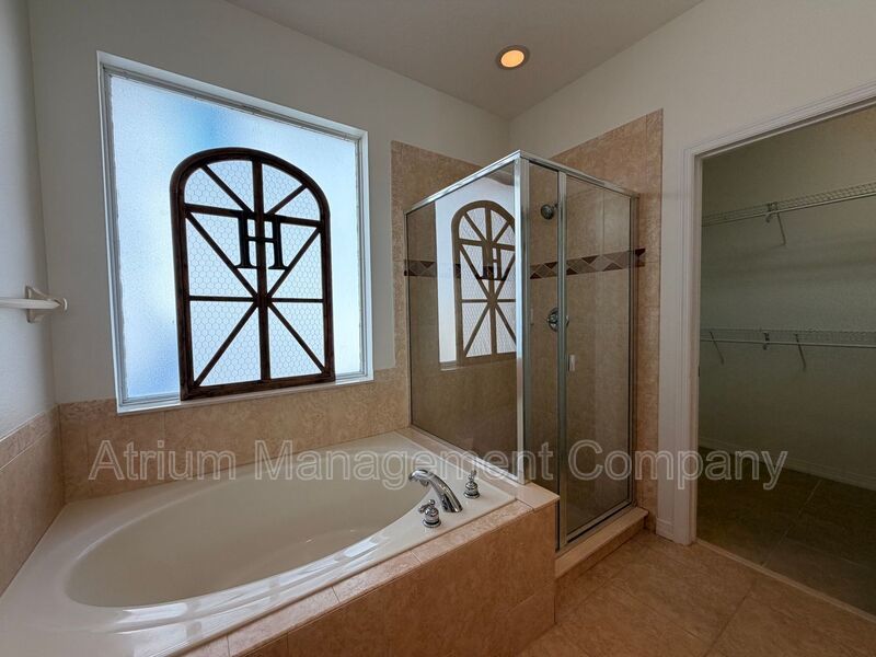 Charming 3BR Winter Garden Home | Spacious Layout, Preserve View & Screened Patio property image