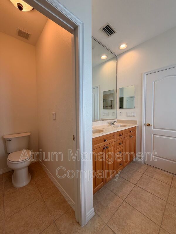 Charming 3BR Winter Garden Home | Spacious Layout, Preserve View & Screened Patio property image