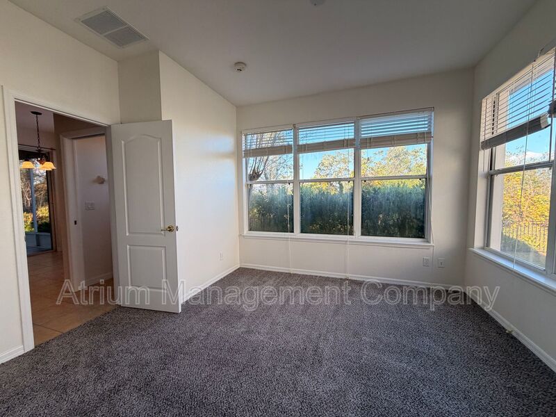 Charming 3BR Winter Garden Home | Spacious Layout, Preserve View & Screened Patio property image