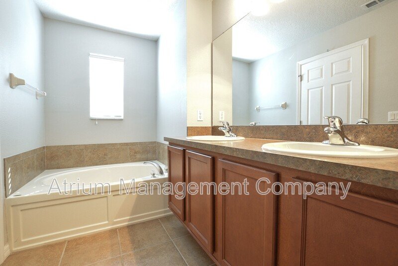Spacious 4-Bedroom Town Home for Rent in Altamonte Springs, FL property image
