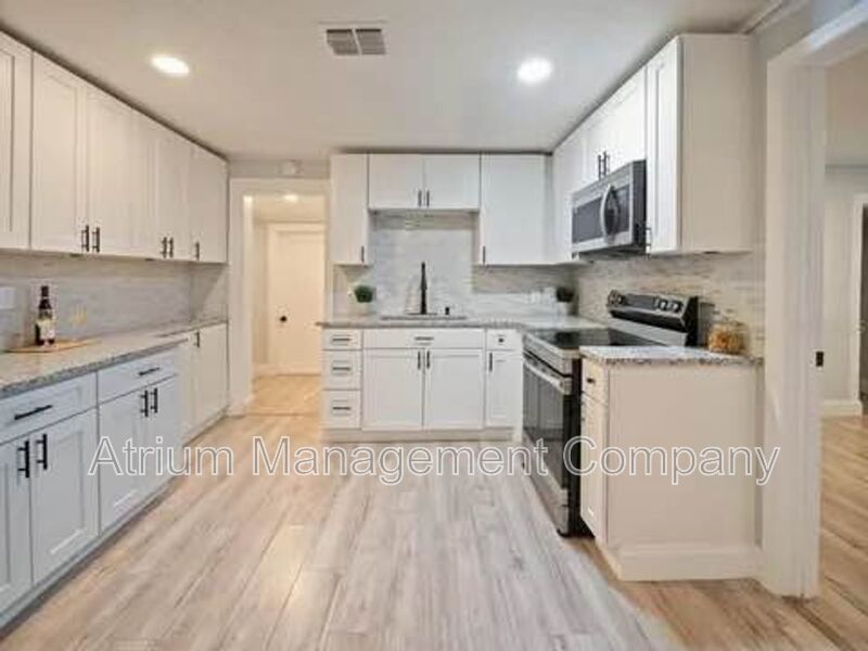 Charming 2-Bed, 2-Bath Craftsman-Style Bungalow near Orlando's Creative Village! property image