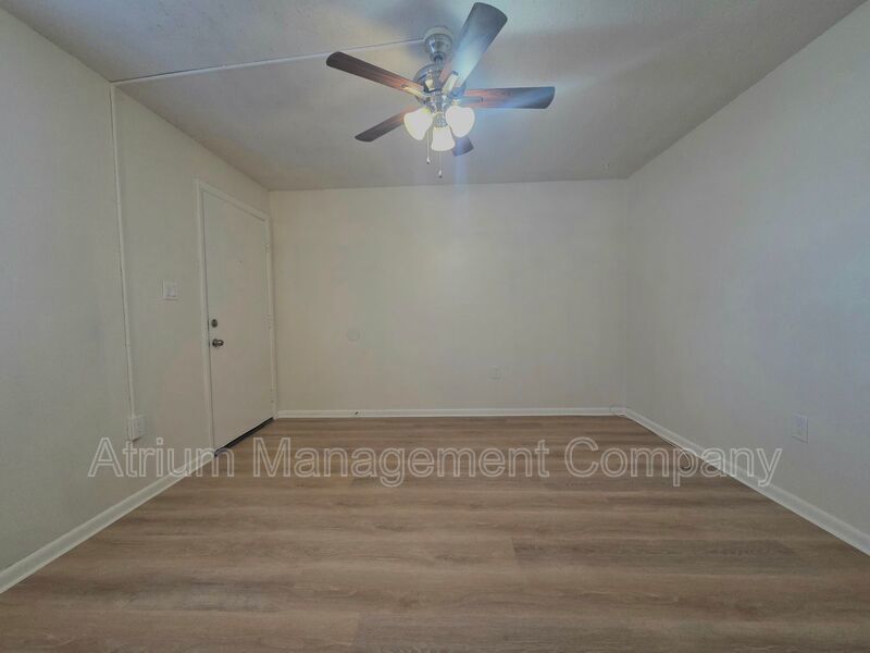 2 Bedroom, 1 Bathroom Apartment located near downtown Lakeland! property image