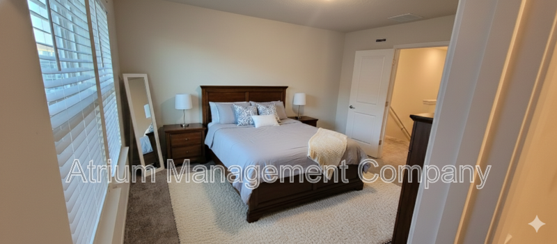 ***$300 off first month's rent*** Cable & Internet Included! 3 bedroom, 2.5 bathroom Davenport Townhome! property image