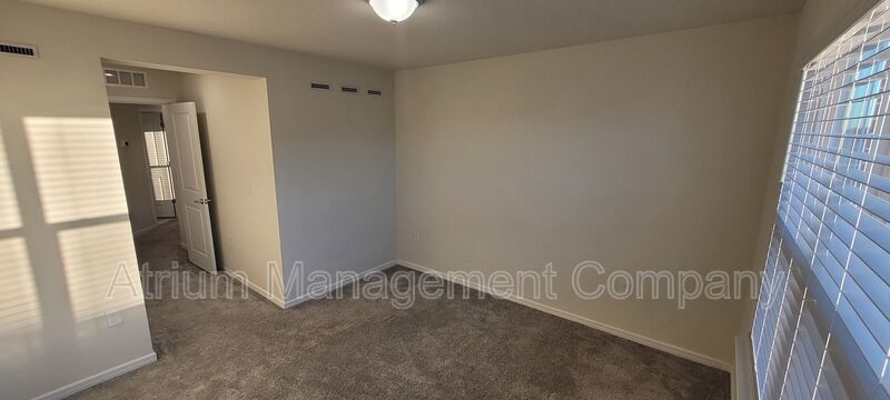 ***$300 off first month's rent*** Cable & Internet Included! 3 bedroom, 2.5 bathroom Davenport Townhome! property image