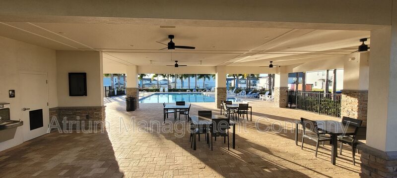 ***$300 off first month's rent*** Cable & Internet Included! 3 bedroom, 2.5 bathroom Davenport Townhome! property image