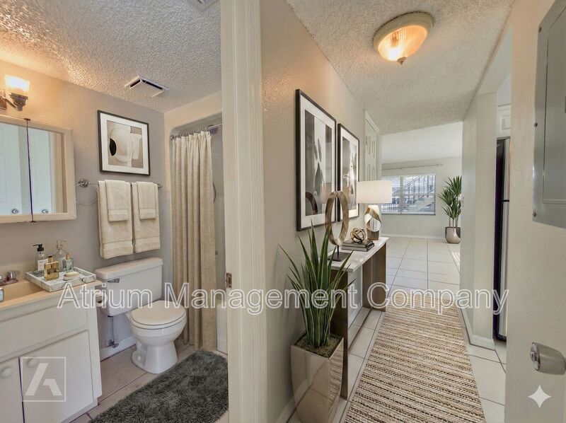 Classic Charm & Unbeatable Location: 1-Bedroom in Downtown DeLand property image