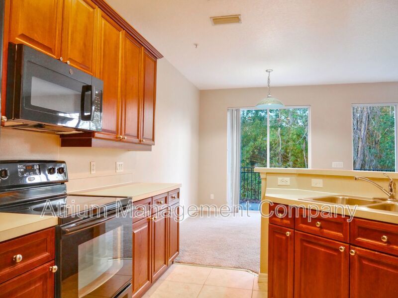 Modern End-Unit Living in Gated Barclay Reserve | Winter Springs property image