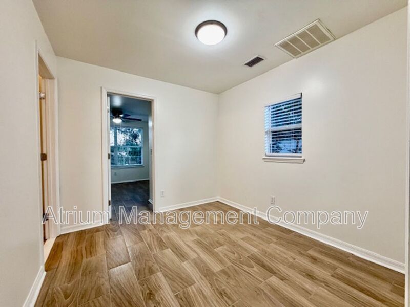 Charming 3-Bedroom Home with Fenced Yard in the Heart of Lake Helen property image